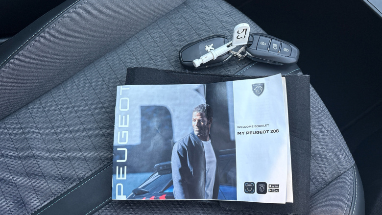 Peugeot 208 1.2 PureTech 100 Allure Premium + 5dr Petrol Hatchback